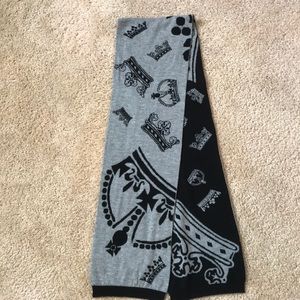 Calexia Cashmere crown scarf